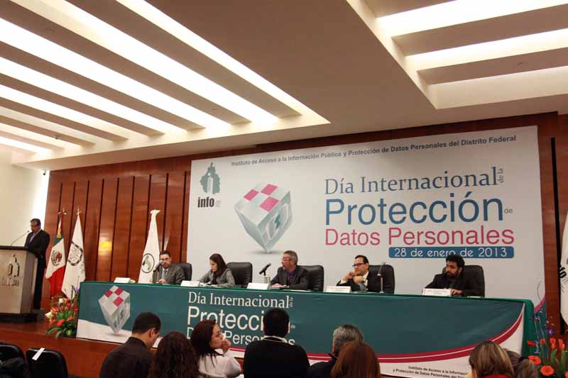 InfoDF propone uso racional de datos personales en redes 